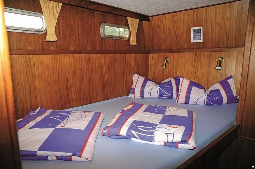 Rechlin Motorboot Cabine 3  6  slaapplaatsen 6  gasten 12.5 m Lijstnummer: #25692 4