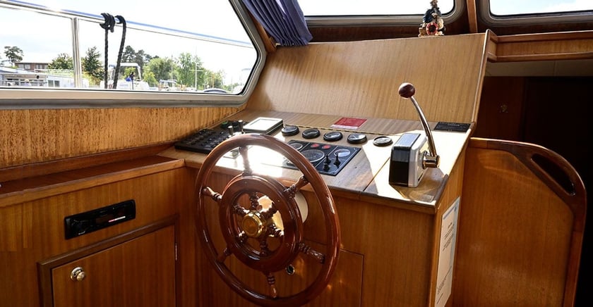 Rechlin Motorboot Cabine 3  6  slaapplaatsen 6  gasten 11.8 m Lijstnummer: #25697 3