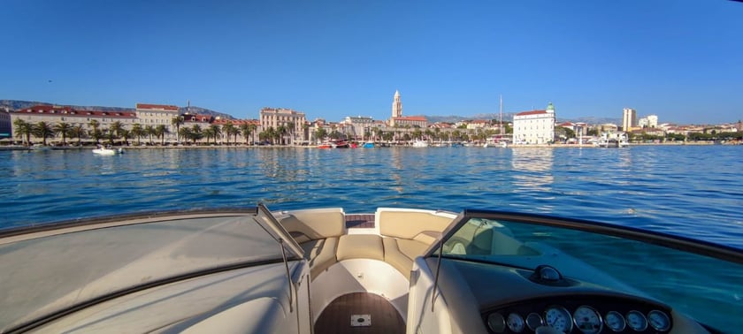 Split Motorboat  12 berths 12 guests 8 m Listing Number: #25699 5
