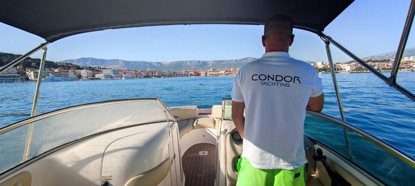 Split Motorboat  12 berths 12 guests 8 m Listing Number: #25699 3