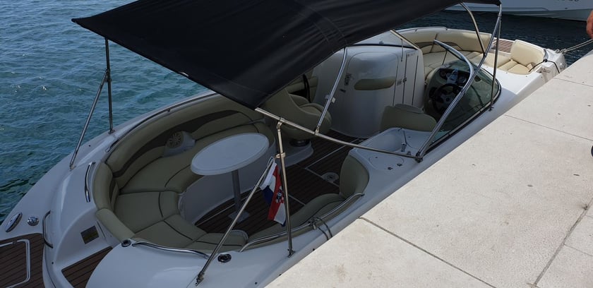Split Motorboat  12 berths 12 guests 8 m Listing Number: #25699 4