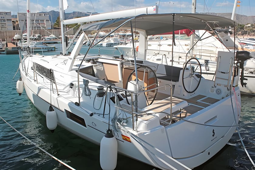 Palma de Mallorca Zeilboot Cabine 3  8  slaapplaatsen 8  gasten 12.43 m Lijstnummer: #2570