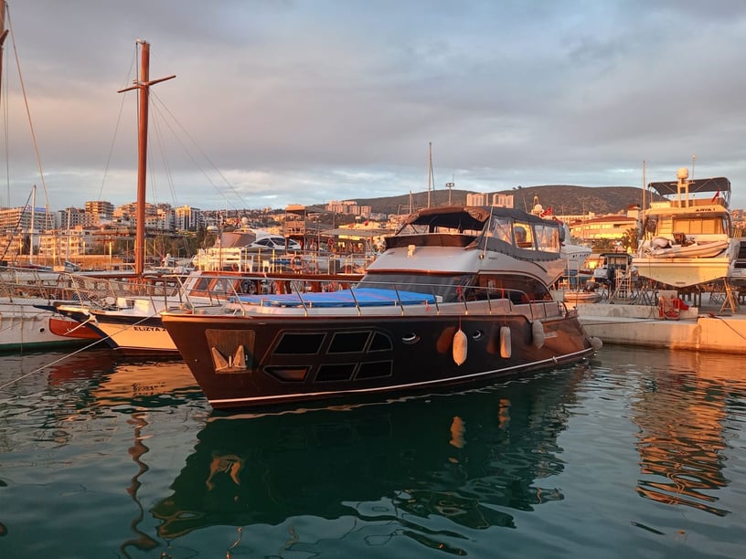 Didim Motoryat 3 kabin Konaklama 6 kişi Seyir 12 kişi 20 m İlan No: #25708