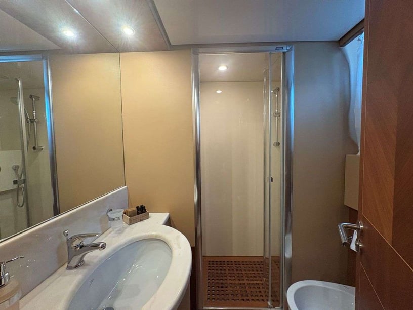 Hellinikon - Athene Motorjacht Cabine 4  9  slaapplaatsen 11  gasten 24 m Lijstnummer: #25713 4