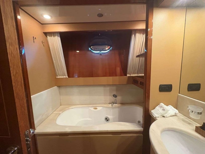 Hellinikon - Athene Motorjacht Cabine 4  9  slaapplaatsen 11  gasten 24 m Lijstnummer: #25713 3