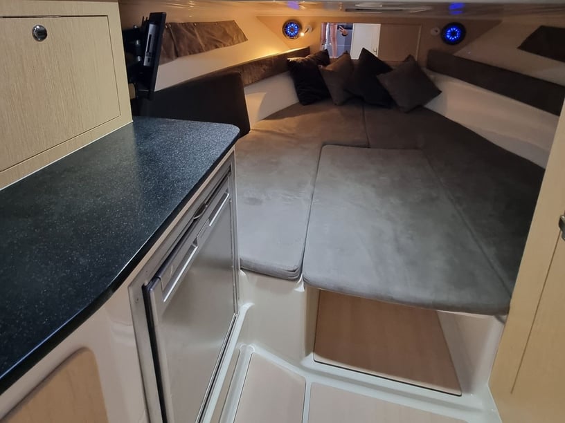 Opatija Motorboot 1 Kabine 1 Liegeplätze 9 Gäste 6.99 m Nummer des Inserats: #25718 2