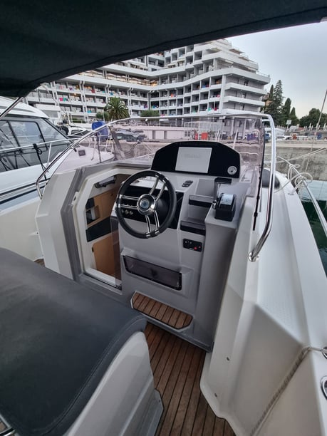 Opatija Motorboot 1 Kabine 1 Liegeplätze 9 Gäste 6.99 m Nummer des Inserats: #25718 3