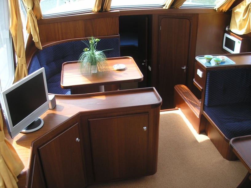 Woudsend Motorboot Cabine 4  8  slaapplaatsen 8  gasten 14.1 m Lijstnummer: #25727 2