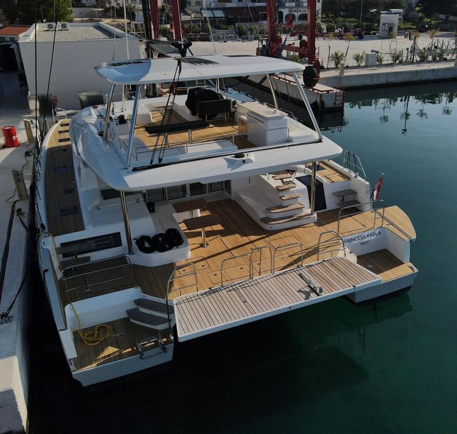 Kaštel Gomilica Katamaran 4 Kabine 8 Liegeplätze 8 Gäste 19.77 m Nummer des Inserats: #25736 4