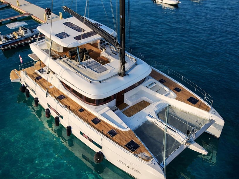 Kaštel Gomilica Catamarán Cabina 4  8  literas 8  invitados 19.77 m Número de anuncio: #25736