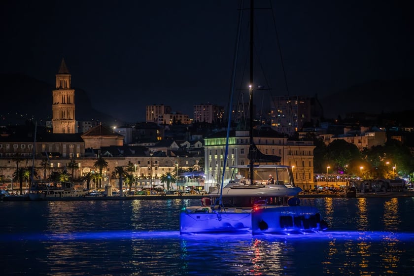 Kaštel Gomilica Catamarán Cabina 4  8  literas 8  invitados 18.38 m Número de anuncio: #25738 3