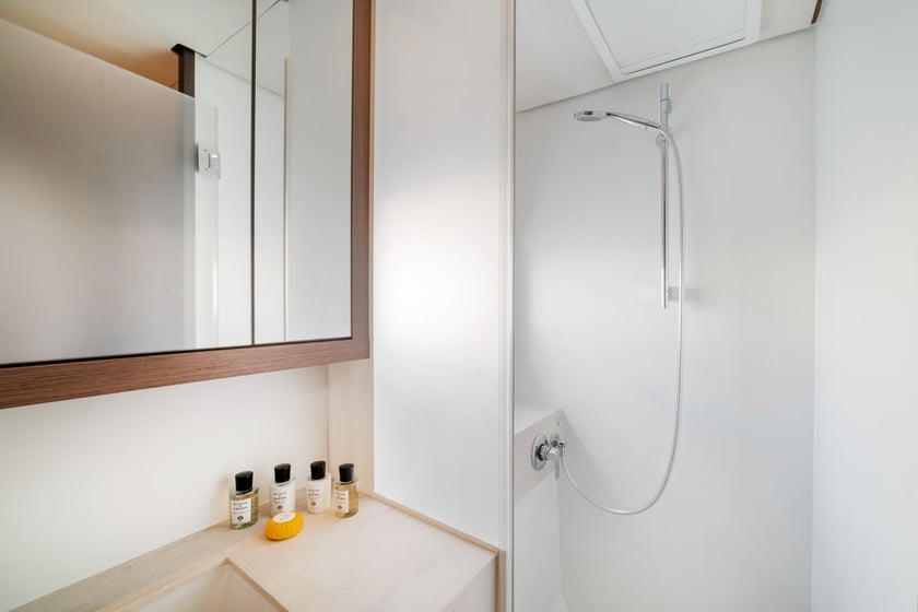 Kaštel Gomilica Catamarán Cabina 4  8  literas 8  invitados 18.38 m Número de anuncio: #25738 5