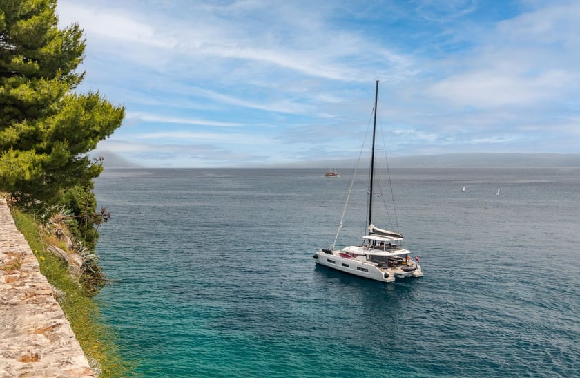 Kaštel Gomilica Katamaran 4 Kabine 8 Liegeplätze 8 Gäste 18.38 m Nummer des Inserats: #25738 5