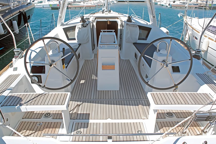 Palma de Mallorca Barca a vela cabina 3  cuccette 6  6  ospiti 11.5 m Numero dell'inserzione: #2574 4