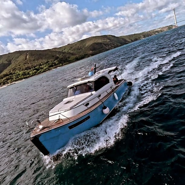 Bebek Yate a motor  2  literas 8  invitados 11 m Número de anuncio: #25749