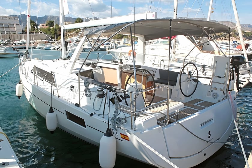 Palma de Mallorca Sailboat 3 cabin 8 berths 8 guests 12.43 m Listing Number: #2575