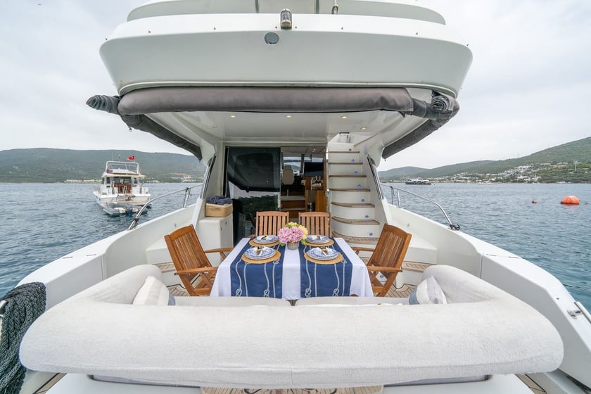 Türkbükü, Bodrum Motorjacht Cabine 3  6  slaapplaatsen 6  gasten 16.9 m Lijstnummer: #25762 4