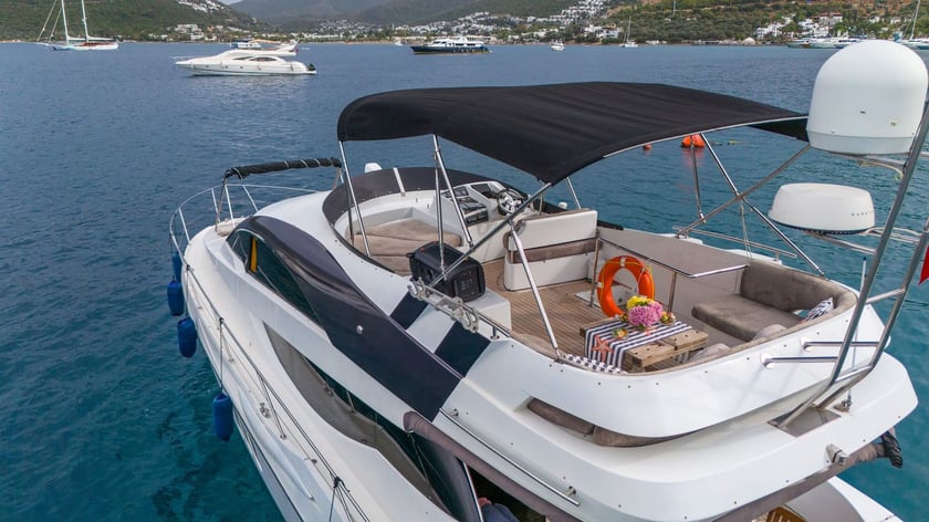 Türkbükü, Bodrum Motorjacht Cabine 3  6  slaapplaatsen 6  gasten 16.9 m Lijstnummer: #25762 5