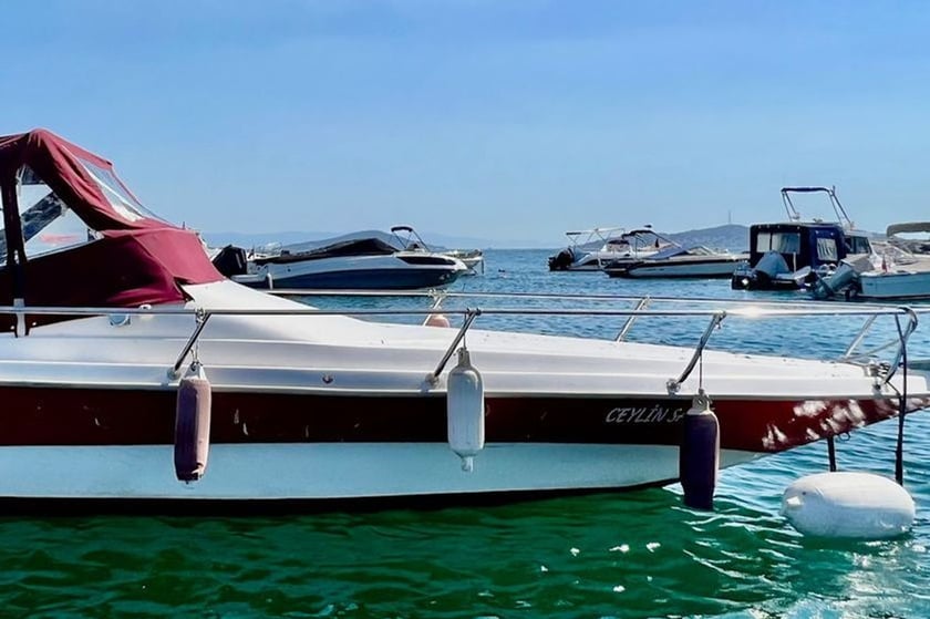 Kadıköy Sürat Teknesi   Seyir 5 kişi 8 m İlan No: #25785 2