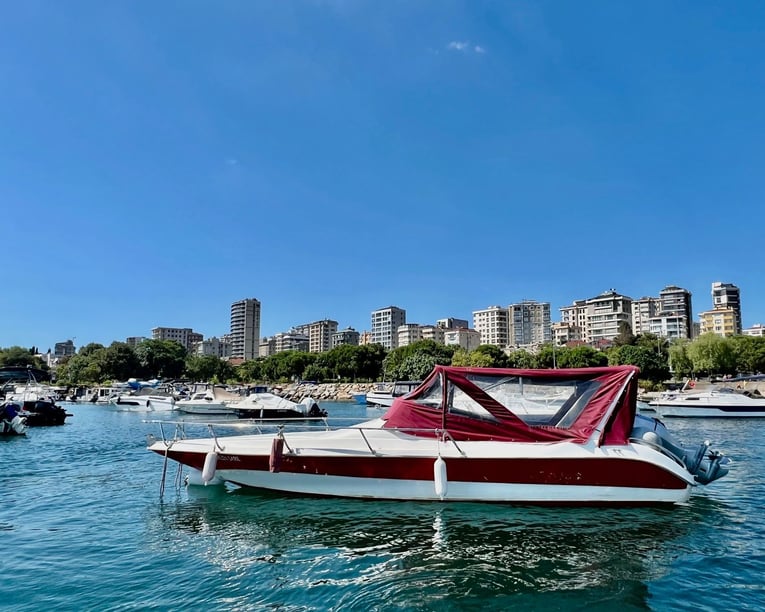 Kadikoy Motorboot Cabine 1   5  gasten 8 m Lijstnummer: #25785 2