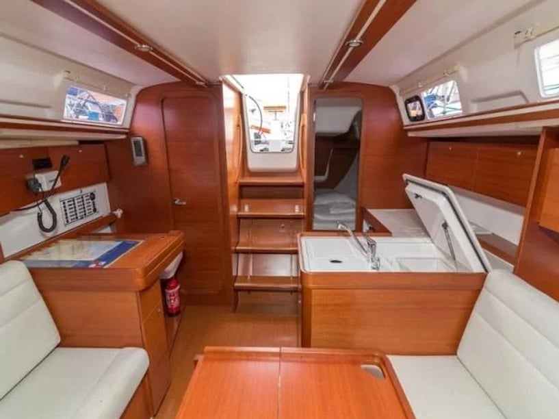 Propriano Voilier Cabine 2  Couchettes 4  Invités 4  10.28 m Numéro de l'annonce: #25791 3