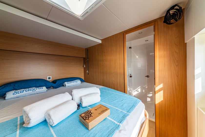 Olbia Catamarán Cabina 6  12  literas 15  invitados 17.65 m Número de anuncio: #25795 5