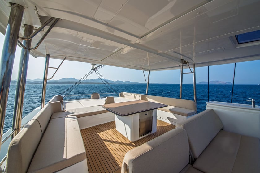 Olbia Catamarán Cabina 6  12  literas 15  invitados 17.65 m Número de anuncio: #25795 3