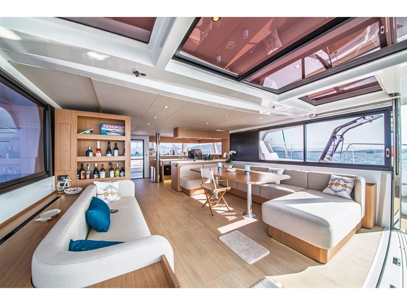 Olbia Catamarán Cabina 6  12  literas 15  invitados 17.65 m Número de anuncio: #25795 2