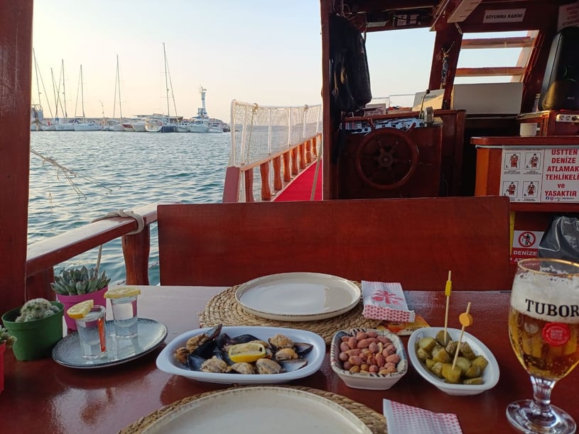 Izmir Motor Yacht   27 guests 14 m Listing Number: #25812 4