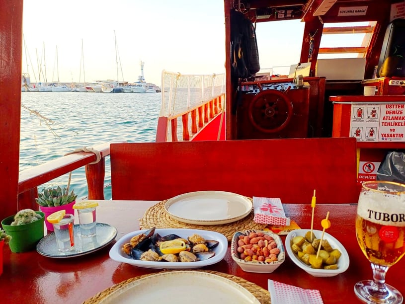 Izmir Motor Yacht   27 guests 14 m Listing Number: #25812 5
