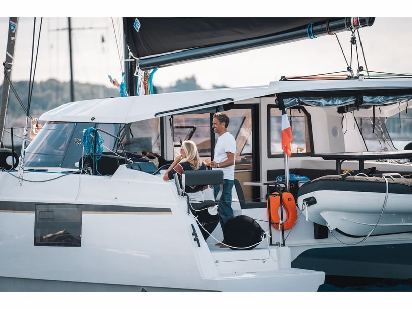 Cogolin Catamaran Cabine 3  Couchettes 6  Invités 6  11.99 m Numéro de l'annonce: #25814 2