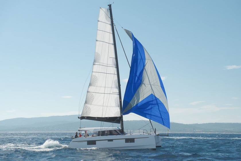 Cogolin Catamaran Cabine 3  Couchettes 6  Invités 6  11.99 m Numéro de l'annonce: #25814 4