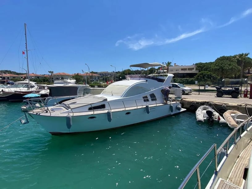 Cesme Yacht à moteur Cabine 2  Couchettes 4  Invités 8  14 m Numéro de l'annonce: #25831 2