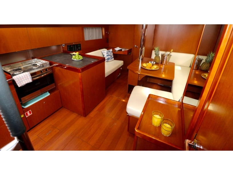 Preveza Velero Cabina 3  6  literas 6  invitados 12.43 m Número de anuncio: #25835 2