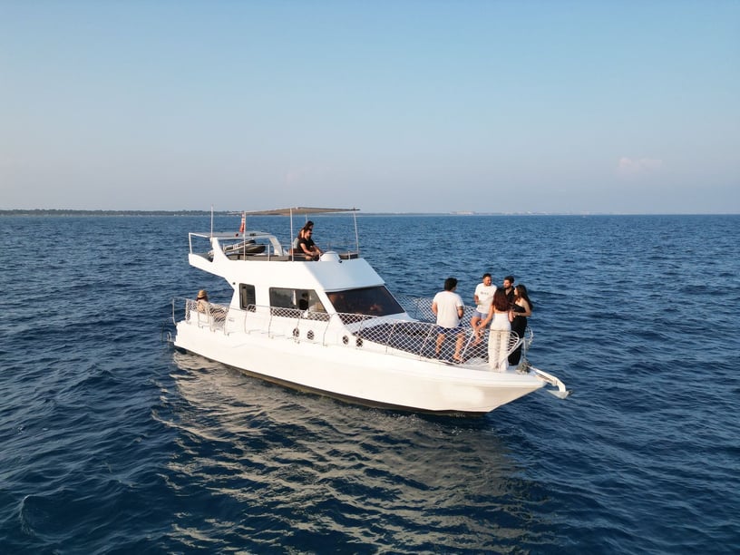 Antalya Motoryat  Konaklama 6 kişi Seyir 12 kişi 12 m İlan No: #25843