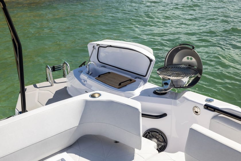 Seget Donji Motorboot 1 Kabine 2 Liegeplätze 6 Gäste 9.71 m Nummer des Inserats: #25848 3