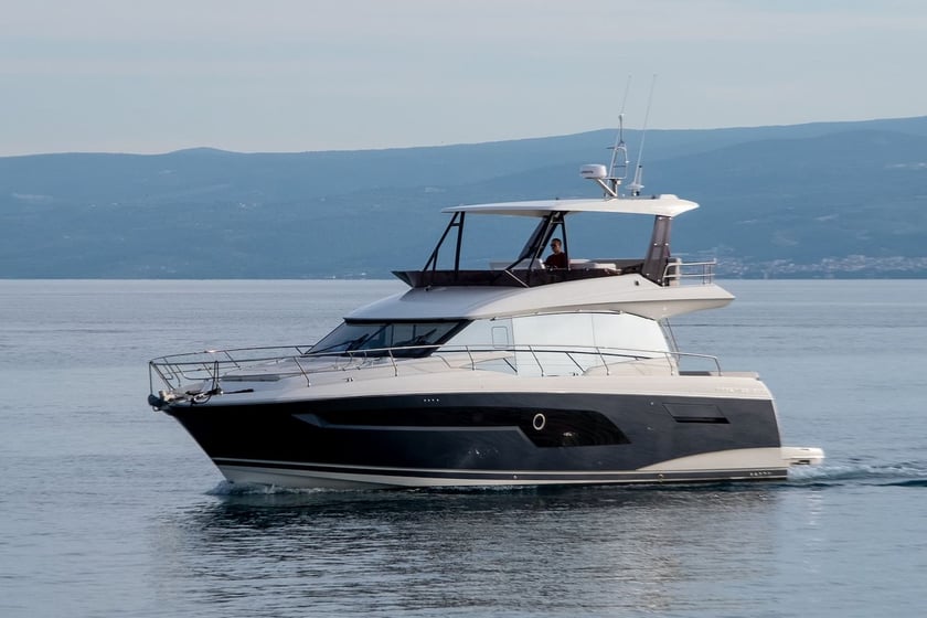 Podstrana Motoryacht 3 Kabine 6 Liegeplätze 7 Gäste 16.11 m Nummer des Inserats: #25859 4