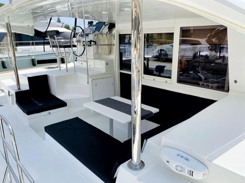 Santa Eulària des Riu Catamarano cabina 6  cuccette 10  10  ospiti 11.97 m Numero dell'inserzione: #25877 4