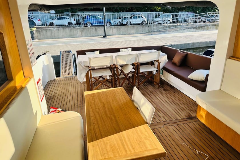 Beykoz Yate a motor   14  invitados 14 m Número de anuncio: #25909 5