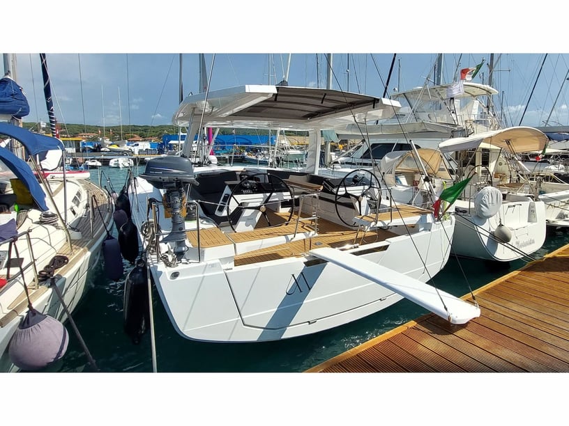 Castiglionchelo Velero Cabina 4  8  literas 8  invitados 14.6 m Número de anuncio: #25910