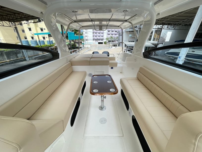 Koh Samui Bateau à moteur Cabine 1  Couchettes 12  Invités 12  12.17 m Numéro de l'annonce: #25911 2