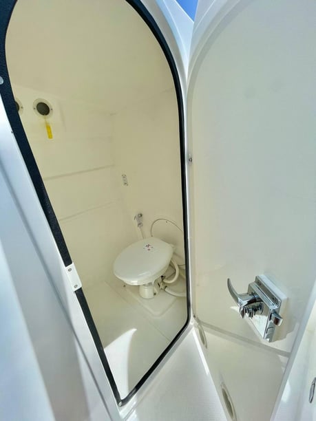 Koh Samui Bateau à moteur Cabine 1  Couchettes 12  Invités 12  12.17 m Numéro de l'annonce: #25911 5