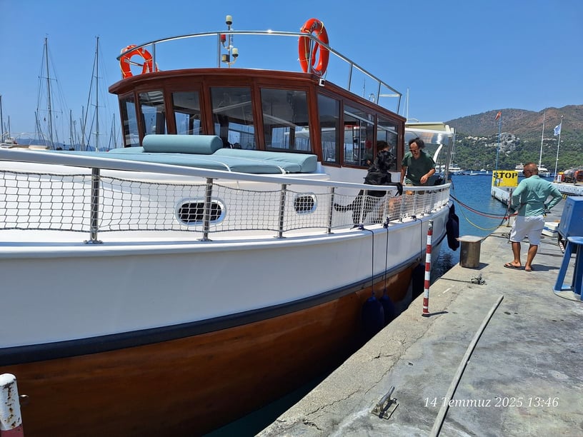 Marmaris Motorjacht Cabine 2  6  slaapplaatsen 7  gasten 15.88 m Lijstnummer: #25913