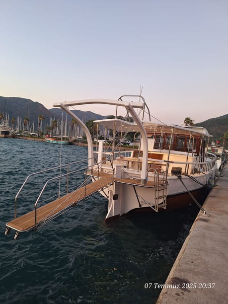 Marmaris Motorjacht Cabine 2  6  slaapplaatsen 7  gasten 15.88 m Lijstnummer: #25913 5