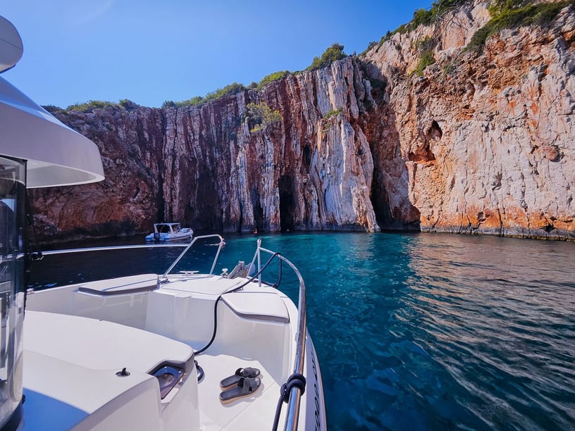 Split Sürat Teknesi 1 kabin Konaklama 2 kişi Seyir 7 kişi 7.99 m İlan No: #25940 2