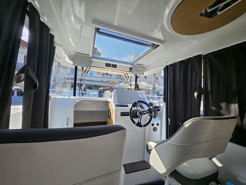 Split Sürat Teknesi 1 kabin Konaklama 2 kişi Seyir 7 kişi 7.99 m İlan No: #25940 5