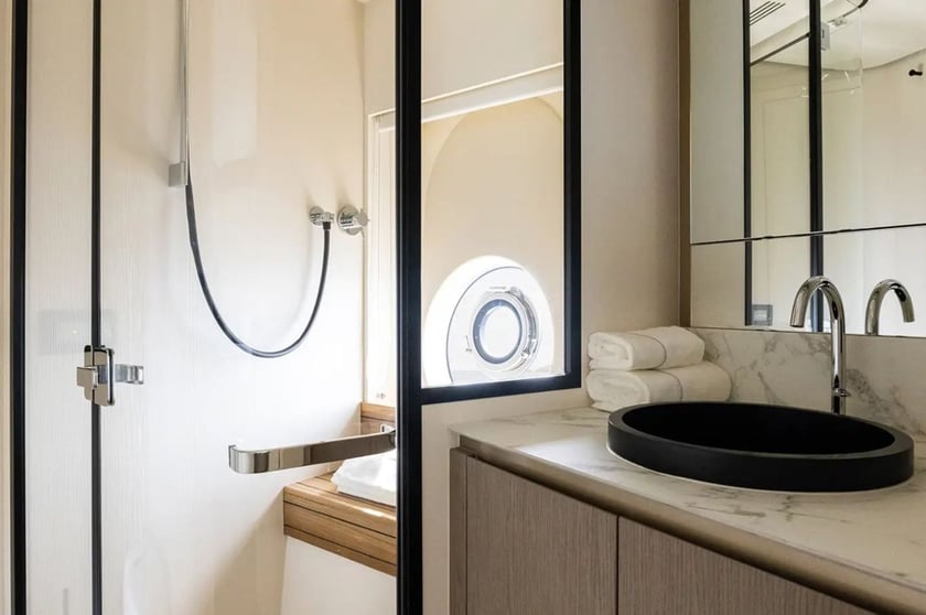 Podstrana Motorjacht Cabine 3  6  slaapplaatsen 6  gasten 18.47 m Lijstnummer: #25956 3