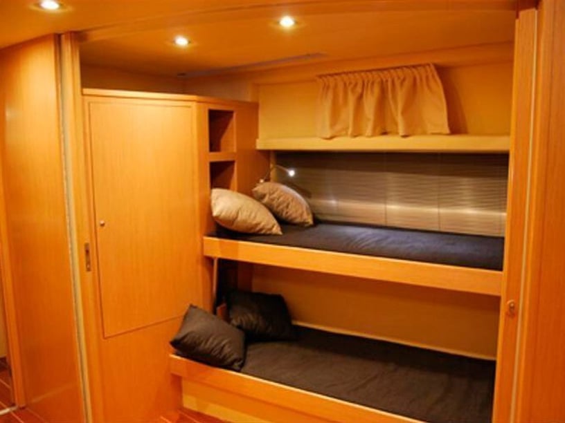 Cannigione Bateau à moteur Cabine 3  Couchettes 6  Invités 6  14.1 m Numéro de l'annonce: #26025 3