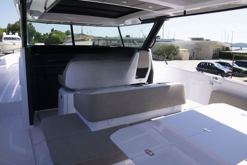 Seget Donji Motorboat 2 cabin 4 berths 12 guests 13.91 m Listing Number: #26029 5