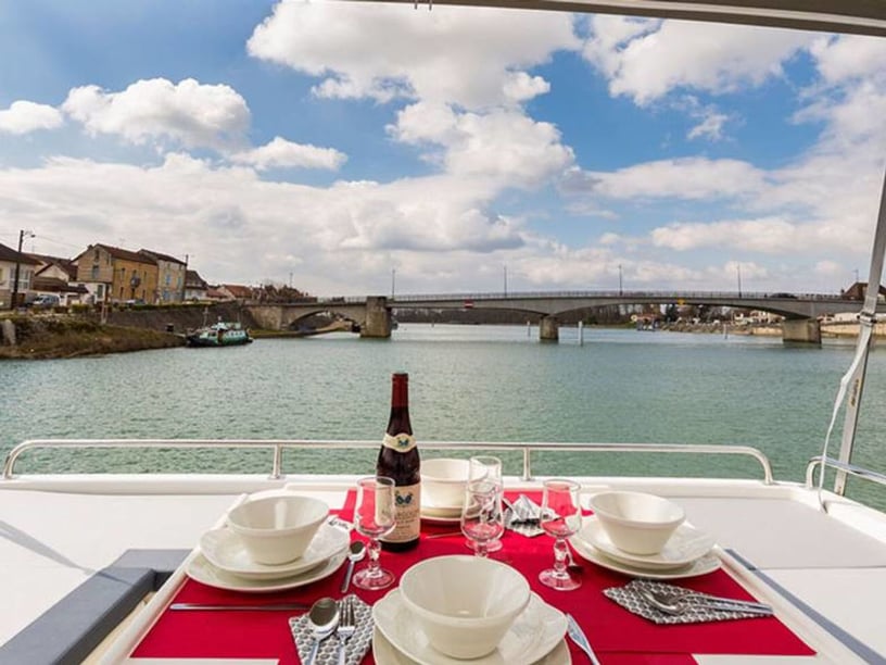 Le Mas d´Agenais Motorboat 2 cabin 5 berths 5 guests 11.5 m Listing Number: #26047 3